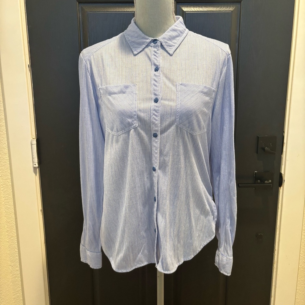 PASSPORT Women’s button down SIZE MEDIUM Blue Pinstripes Long Sleeves